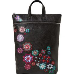 Desigual Plecak Back Nanit Baza Negro 19WAKP07 2000. Plecaki damskie Desigual, z haftami, eleganckie. Za 370,00 zł.