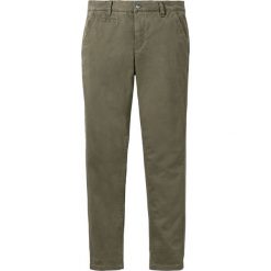 Spodnie ze stretchem chino Slim Fit bonprix ciemnooliwkowy. Zielone spodnie męskie bonprix, m, bez wzorów, klasyczne. Za 109,99 zł.