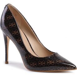 Szpilki GUESS - Okley7 FL7OK7 PAF08 BROWN. Pomarańczowe półbuty damskie Guess, z aplikacjami, ze skóry ekologicznej, eleganckie, bez obcasa, na obcasie, bez zapięcia. W wyprzedaży za 329,00 zł.