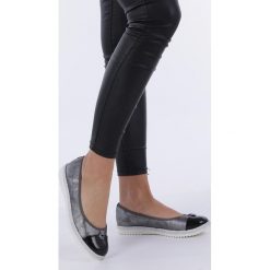 Stalowe Baleriny Espadryle Z Metalową Ozdobą Ze Skórzaną Wkładką Casu W19X2/p. Szare baleriny damskie Casu, z aplikacjami, bez obcasa. W wyprzedaży za 49,99 zł.