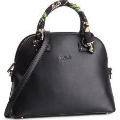 Torebka LIU JO - M Satchel A19097 E0040 Nero 22222. Czarne torebki klasyczne damskie Liu Jo, bez wzorów, ze skóry ekologicznej, klasyczne, bez dodatków. W wyprzedaży za 419,00 zł.