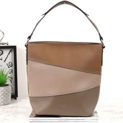 Torebka damska taupe David Jones TE1982. Torebki klasyczne damskie bez wzorów, ze skóry ekologicznej, bez dodatków. Za 89,99 zł.
