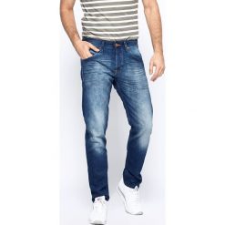 Wrangler - Jeansy Colton Blue All Over. Niebieskie jeansy męskie Wrangler, z aplikacjami. Za 339,90 zł.