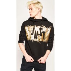 Bluza Just Cavalli S01GU0107. Czarne bluzy męskie Just Cavalli, s, bez wzorów, bez kołnierzyka, bez rękawów, bez kaptura. W wyprzedaży za 619,00 zł.