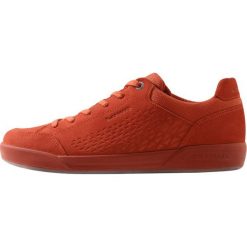 Lowa LISBOA Sneakersy niskie rost. Pomarańczowe sneakersy męskie Lowa, z weluru, bez zapięcia. W wyprzedaży za 364,65 zł.