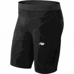 Szorty kompresyjne - MS732037BK. Spodenki sportowe męskie New Balance, na jesień, s, bez wzorów, z poliesteru, sportowe, na fitness i siłownię. W wyprzedaży za 59,99 zł.