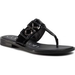 Japonki CALVIN KLEIN - Tamura B4E7932 Black. Czarne klapki damskie Calvin Klein, bez wzorów, ze skóry ekologicznej, bez obcasa, na obcasie. Za 429,00 zł.