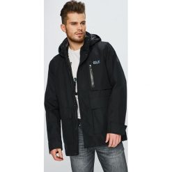 Jack Wolfskin - Kurtka Fjaerland. Czarne płaszcze męskie marki Jack Wolfskin, s, bez wzorów, z poliesteru, krótkie, bez kaptura. W wyprzedaży za 899,90 zł.