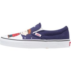 Vans PEANUTS UA CLASSIC SLIPON Półbuty wsuwane dark blue. Szare półbuty damskie wsuwane marki Vans, z materiału. W wyprzedaży za 139,50 zł.