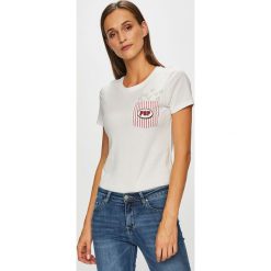 Only - Top. Białe topy damskie marki ONLY, s, z nadrukiem, z bawełny, z okrągłym kołnierzem. W wyprzedaży za 34,90 zł.