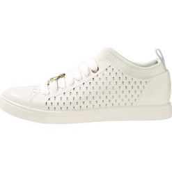 Vivienne Westwood Sneakersy niskie grey white. Szare sneakersy męskie marki Vivienne Westwood, bez wzorów, ze skóry ekologicznej, bez zapięcia. Za 949,00 zł.