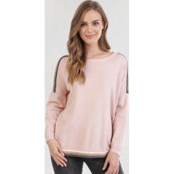 Jasnoróżowy Sweter Drensea. Różowe swetry damskie Born2be, xl, bez wzorów, bez rękawów, bez kaptura. Za 89,99 zł.