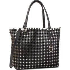 Torebka MONNARI - BAG5060-020 Black. Czarne torebki klasyczne damskie Monnari, bez wzorów, ze skóry ekologicznej, eleganckie, bez dodatków. W wyprzedaży za 139,00 zł.