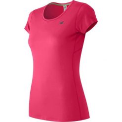 Koszulka do biegania damska NEW BALANCE ACCELEREATE / WT53141AKK. Bluzki damskie New Balance, bez wzorów, bez kołnierzyka. Za 49,99 zł.