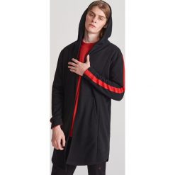Bluza z lampasami - Czarny. Czarne bluzy męskie Reserved, s, bez wzorów, bez kołnierzyka, bez rękawów, bez kaptura. Za 139,99 zł.