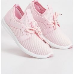 Buty sportowe - Różowy. Czerwone buty sportowe damskie marki Sinsay. W wyprzedaży za 39,99 zł.