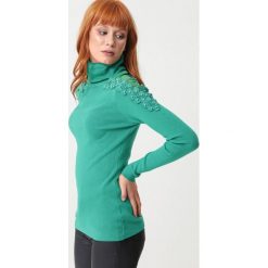 Zielony Golf Knox. Zielone swetry damskie Born2be, s, z haftami, z dzianiny, eleganckie, z długim rękawem, długie, bez kaptura. Za 99,99 zł.