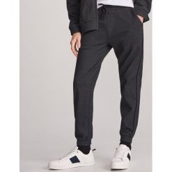 Joggery z bawełny organicznej - Czarny. Czarne spodnie męskie Reserved, s, z bawełny. Za 109,99 zł.