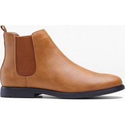 Sztyblety bonprix koniakowy. Pomarańczowe półbuty męskie bonprix, bez zapięcia. Za 109,99 zł.