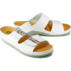 DR. BRINKMANN 701364-3 weiss, klapki profilaktyczne damskie. Klapki damskie Dr. Brinkmann, bez wzorów, ze skóry, bez obcasa. Za 229,90 zł.