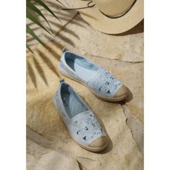 Niebieskie Espadryle Tenacity. Niebieskie espadryle damskie Renee, bez wzorów, bez obcasa, na płaskiej podeszwie. Za 69,99 zł.