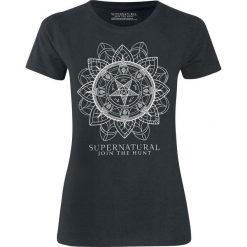 Supernatural Join The Hunt Koszulka damska czarny. Czarne bluzki z odkrytymi ramionami Supernatural, l, z nadrukiem, z dekoltem na plecach. Za 79,90 zł.