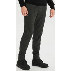Spodnie slim jogger w kratkę - Szary. Szare spodnie męskie Cropp, m, w kratkę. Za 119,99 zł.