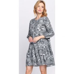Szaro-Czarna Sukienka Multiple. Sukienki małe czarne damskie marki Born2be, m. Za 59,99 zł.