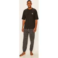 Calvin Klein Underwear - Piżama CK One. Czarne piżamy męskie Calvin Klein Underwear, s, bez wzorów, z elastanu, bez rękawów. Za 329,90 zł.