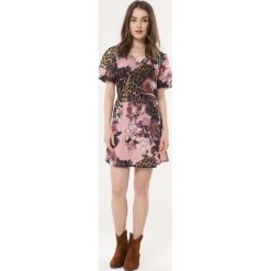 Różowa Sukienka Patterned. Różowe sukienki damskie Born2be, na co dzień, s, w paski, z koronki, bez kołnierzyka, bez rękawów, proste. Za 39,99 zł.