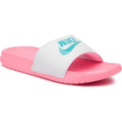 Klapki NIKE - Benassi Jdi 343881 616 Sunset Pulse/Teal Nebula/White. Białe klapki damskie Nike, bez wzorów, ze skóry ekologicznej, bez obcasa. Za 119,00 zł.