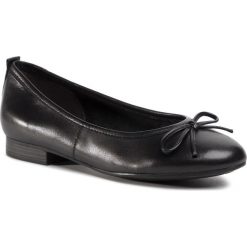 Baleriny TAMARIS - 1-22114-24 Black 001. Czarne baleriny damskie Tamaris, na co dzień, bez wzorów, ze skóry, klasyczne, bez obcasa, na płaskiej podeszwie, bez zapięcia. W wyprzedaży za 159,00 zł.