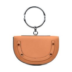 Torebki klasyczne damskie: Skórzana torebka w kolorze koniaku – (S)15 x (W)23 x (G)5 cm