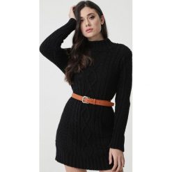 Czarna Sukienka Bowman. Czarne sukienki damskie Born2be, uniwersalny, w paski, z dzianiny, z golfem, bez rękawów, mini. Za 119,99 zł.