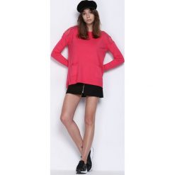 Koralowy Sweter Cherry Lips. Czerwone swetry klasyczne damskie Born2be, l, z koronki, z okrągłym kołnierzem. Za 79,99 zł.