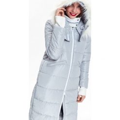 Pikowana ocieplana kurtka przed kolano z rozpinanymi bokami. Szare kurtki damskie Top Secret, na zimę, bez wzorów, eleganckie, długie. W wyprzedaży za 149,99 zł.