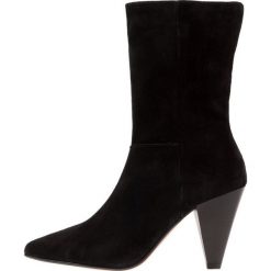Topshop HOLLIE PULL ON B Botki black. Czarne sztyblety męskie marki Topshop, z weluru, klasyczne. W wyprzedaży za 286,30 zł.