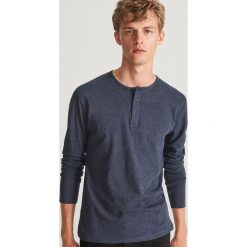 Koszulka z długim rękawem - Granatowy. Niebieskie koszulki męskie Reserved, xl, bez wzorów, bez kołnierzyka, z długim rękawem, długie. Za 39,99 zł.