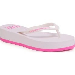 Japonki EA7 EMPORIO ARMANI - XFQ008 XK085 D908 White/Fuxia. Białe klapki damskie EA7 Emporio Armani, bez wzorów, z tworzywa sztucznego, bez obcasa. Za 339,00 zł.