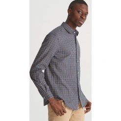 Koszula regular fit w kratę - Khaki. Brązowe koszule męskie Reserved, s, bez wzorów, bez kołnierzyka, bez rękawów. Za 99,99 zł.