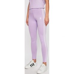 Adidas Originals - Legginsy sportowe. Fioletowe spodnie damskie adidas Originals, bez wzorów, z elastanu. Za 129,90 zł.