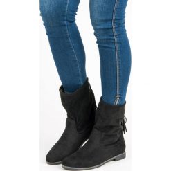 Zamszowe botki boho HAZEL. Czarne botki damskie WEIDE, z zamszu, boho, bez obcasa, bez zapięcia. Za 129,90 zł.