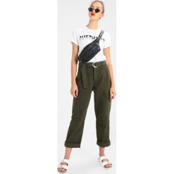 T-shirty damskie: Hype JUSTHYPE HALF Tshirt z nadrukiem white