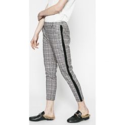 Answear - Spodnie. Czerwone spodnie damskie ANSWEAR, s, bez wzorów, z elastanu, eleganckie. W wyprzedaży za 129,90 zł.