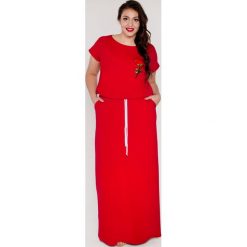 Czerwona sukienka maxi długa z kieszeniami i sznurkiem oversize PLUS SIZE. Czerwone sukienki damskie Moda Size Plus Iwanek, na co dzień, na lato, s, bez wzorów, z elastanu, bez kołnierzyka, plus size, z długim rękawem, długie, mini, oversize. Za 155,00 zł.