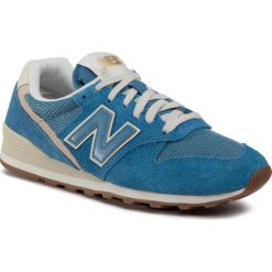 Sneakersy NEW BALANCE - WL996VHC Niebieski. Niebieskie półbuty damskie New Balance, z zamszu. W wyprzedaży za 209,00 zł.