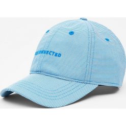 Czapka basic z napisem. Szare czapki z daszkiem męskie Pull & Bear, z napisami. Za 59,90 zł.