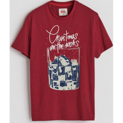 T-shirt ze świątecznym nadrukiem - Czerwony. Czerwone t-shirty męskie z nadrukiem marki Reserved, l. Za 29,99 zł.