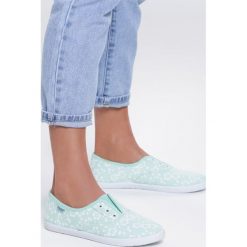 Miętowe Tenisówki He Do It. Zielone trampki i tenisówki damskie Renee, w kwiaty, bez zapięcia. Za 29,99 zł.