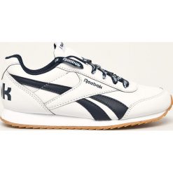 Reebok Classic - Buty. Białe trampki chłopięce Reebok Classic, bez wzorów, z materiału, sportowe, z okrągłym noskiem, na sznurówki. W wyprzedaży za 119,90 zł.